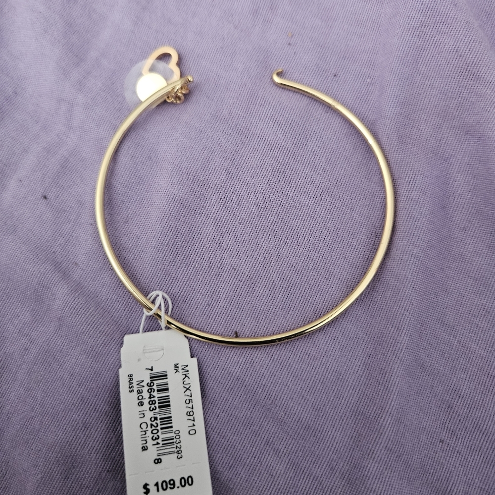 MICHAEL KORS Pave Heart Skinny Hinged Bangle Braclet in Gold